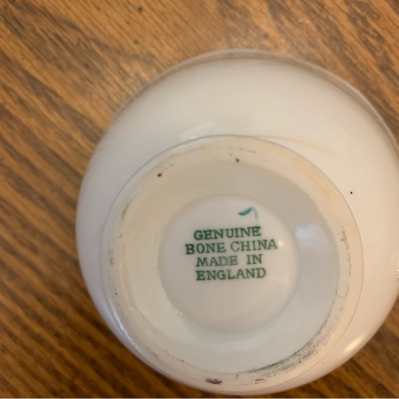 💜💜English Genuine Bone China Charming Yellow Floral Teacup and Saucer Set - Picture 5 of 6